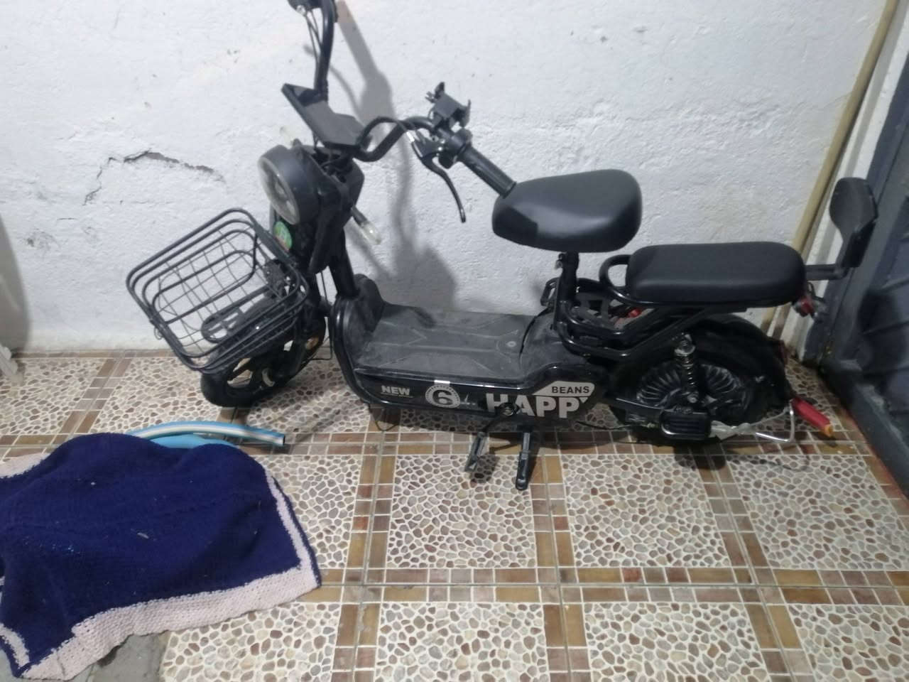 پاسكيلي شه حن بوفروشتن
٤پاتري،شاشه يه، بلوتوزه، wifiيه
زوربيعه يبه
سعري ١٦٠هه زارو مامه له
شوين سليماني
***********فايبه رو واتسابي له سه ره
