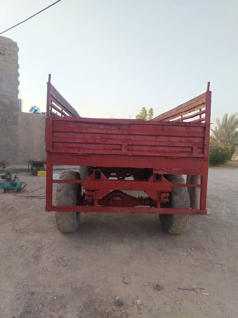 سلام عليكم عربانه للبيع مال ابو ردين تايرات 900:20طول5ونص صينيه 90 والاستفسار ع رقم ***********. ***********

