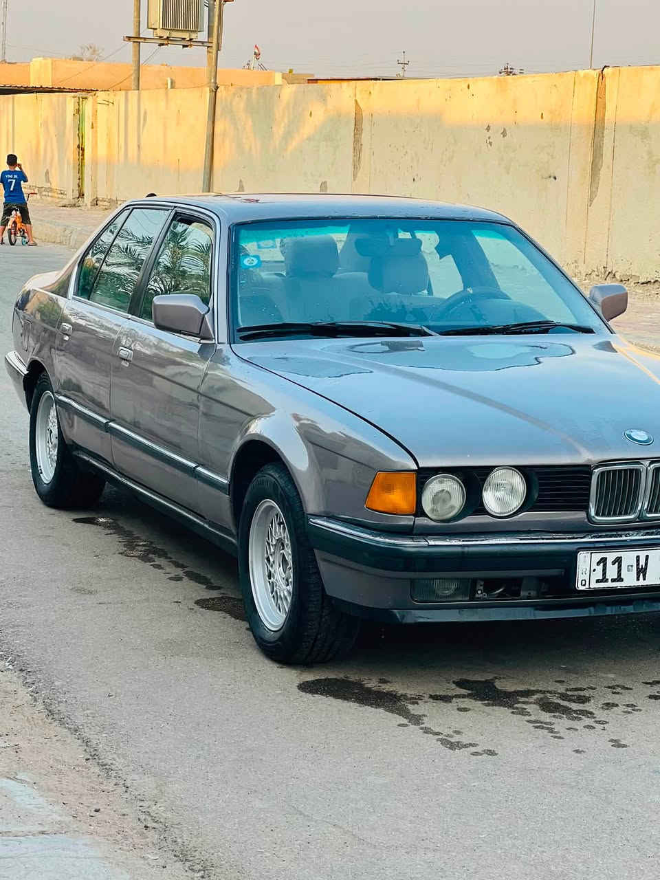 بيئم حجم 735 مكينه وكير بلادي كير عادي الكير سبع نمر موديل 1990 رقم بغداد تحويل مباشر سنويه إلى ٢٧ بيها منضومه  غاز عوزها ادامه مصبوغه عام للجماليه فقط سياره عل لبلاد نفس الصوره السعر ٤٥ وبيه مجال حك الجيه المكان ميسان ناحيه علي الشرقي 
متواجد علا هاذ الرقم فقط : ***********
