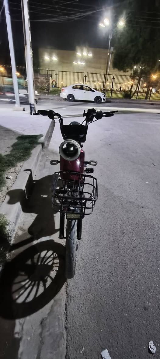 دراجة شحن تايكر
4بطاريات 
من100الى 0
70KM
تشحن من الصفر 100... 
5 ساعات 
شاحنة اصلية موجودة 
مكاني الغزالية شارع المدارس
*********** واتساب واسيا
سعر 300بيه مجال للطيبين 
مراوس بانزين اذا اكو
