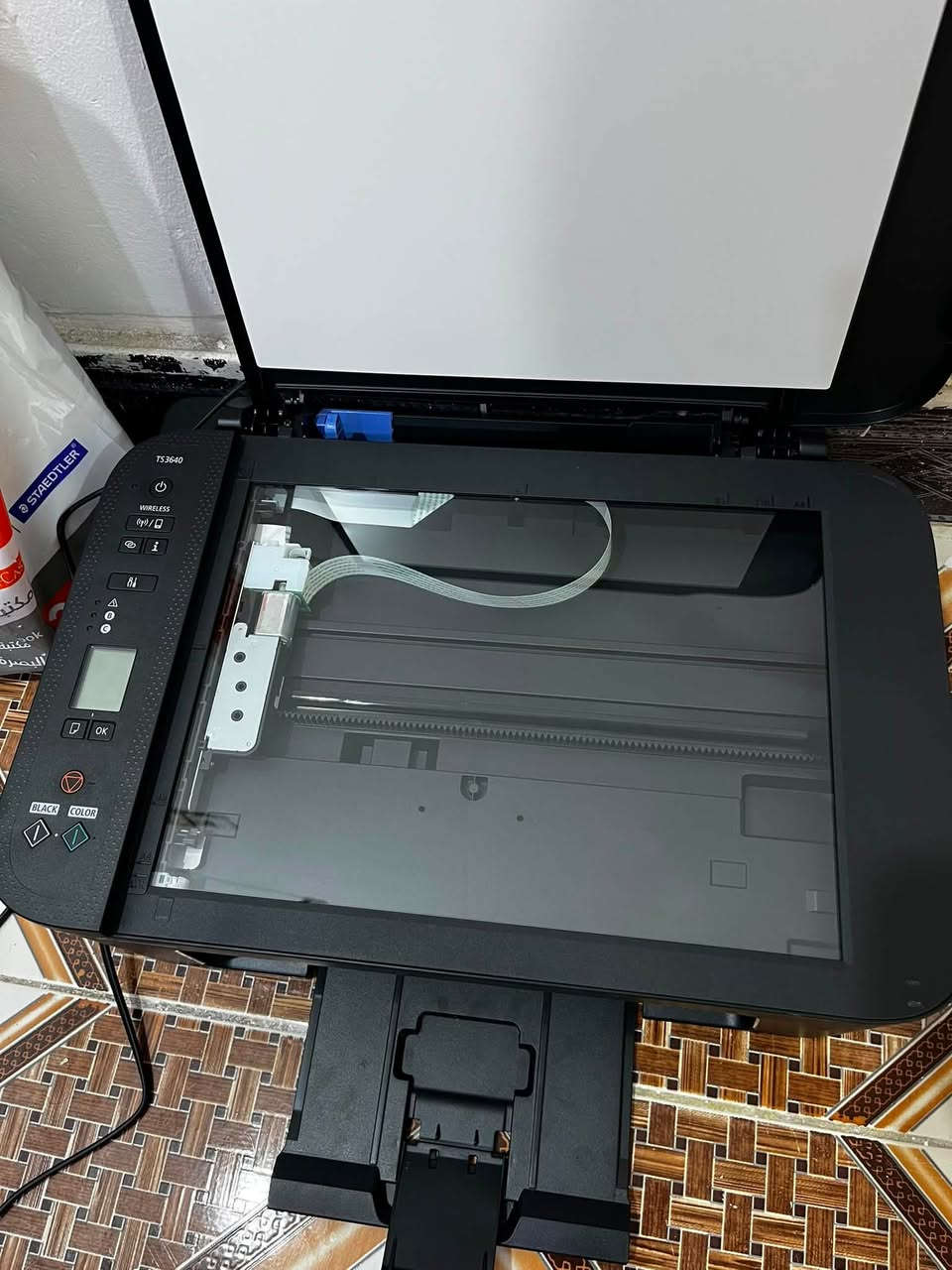 طابعة Canon PIXMA TS3640 للبيع

 شبه جديدة ونظيفة جدًا
 استخدام قليل
 طباعة + نسخ + سكانر
 تدعم الطباعة من الموبايل والواي فاي 
 مناسبة للبيت والطلاب والمكاتب

 ملاحظة: الطابعة بحالة جديدة، فقط تحتاج خرطوشة حبر.

 السعر:65الف  فقط

 للتواصل: ***********
