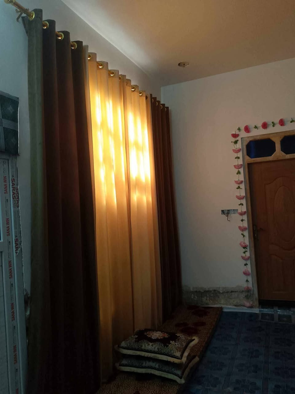 يالله 
دار للبيع في الأنبار فلوجة حي المختار مقابل جامع الخناجرة
المساحة 200م
وجه 8 والنزال 26
صنف العقار عقد زراعي  ارض بجر
سكن وخدمات كاملة ماء كهرباء 🔋 أسواق صيدلية ومسجد 
شارع 10م نافذ علا الشارع الرئيسي
بيت كامل نقص فقط أرضية سراميك 
بناء البيت بلوك اساس وسكف درجة أولئ 

السعر 36 مليون وقابل للتفاوض بشكل بسيط 

***********
***********
