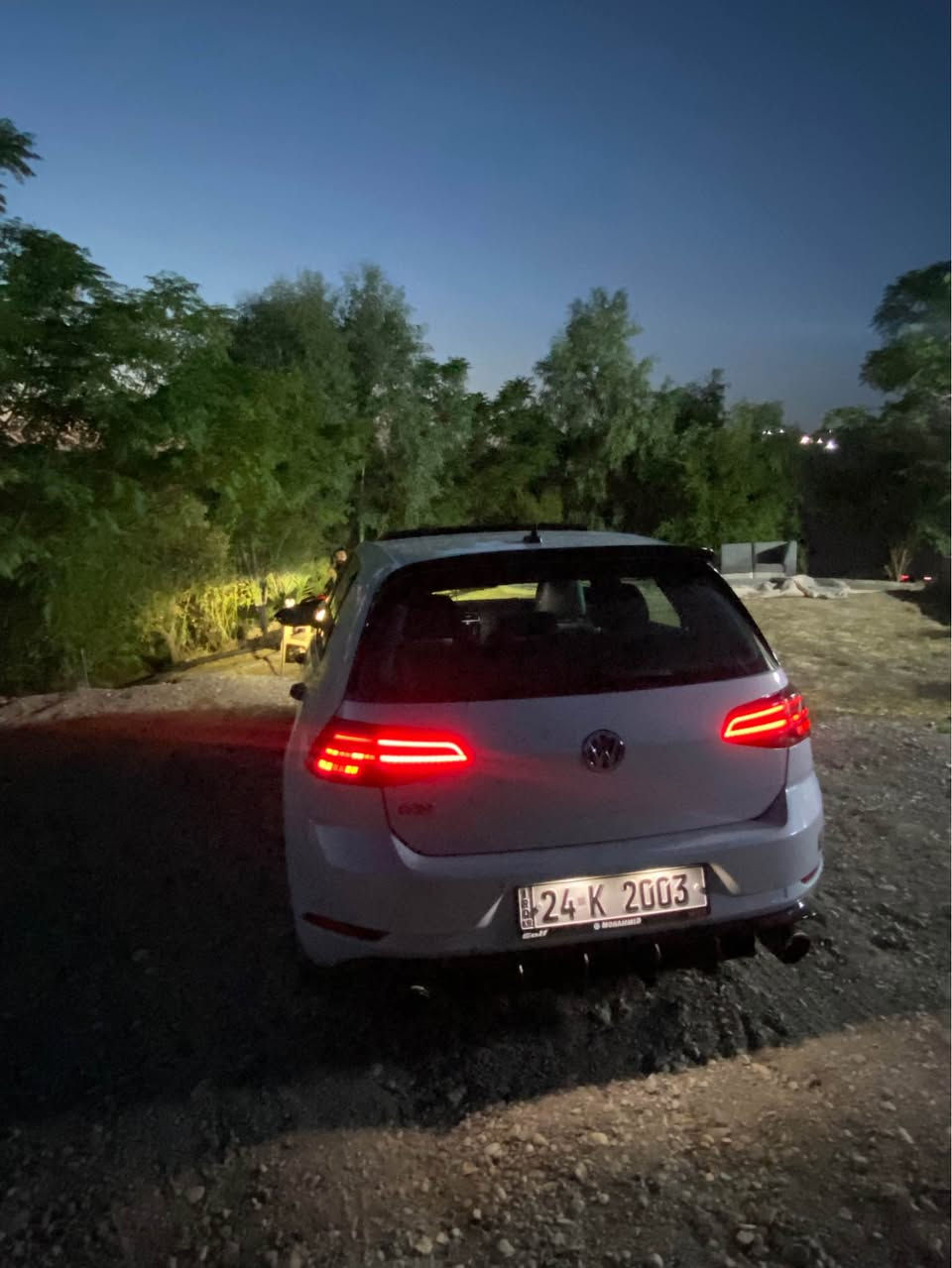 Gti 2020ئؤتؤبان خةتي جادةي ئؤتؤ پارك ٣٥مايل رؤيشتوة قةپات مواسةفات سةيارةكة بي مةسرفة رةنگ سمؤك دوو پارچةو نيوو بي ژؤري ئيرباگ بةس شان چاملغي پشتةوةي سةكني لةگةر دةركةي پشتةوةي سةكني بستةك دةركةي سةياقي مةكنية ٢٠ تؤربؤ بي دةسكاري ستؤك پانؤرامة فول فول بةگلاايت سمؤك سةيارةكة ماشاللةي دةويي قنجي نية*********** أربيل, العراق
