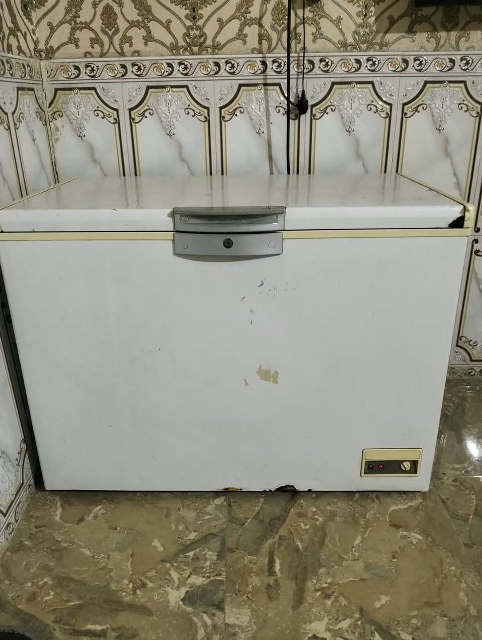 مجمده للبيع شغاله وتجمد و 150 وبيها مجال
***********
