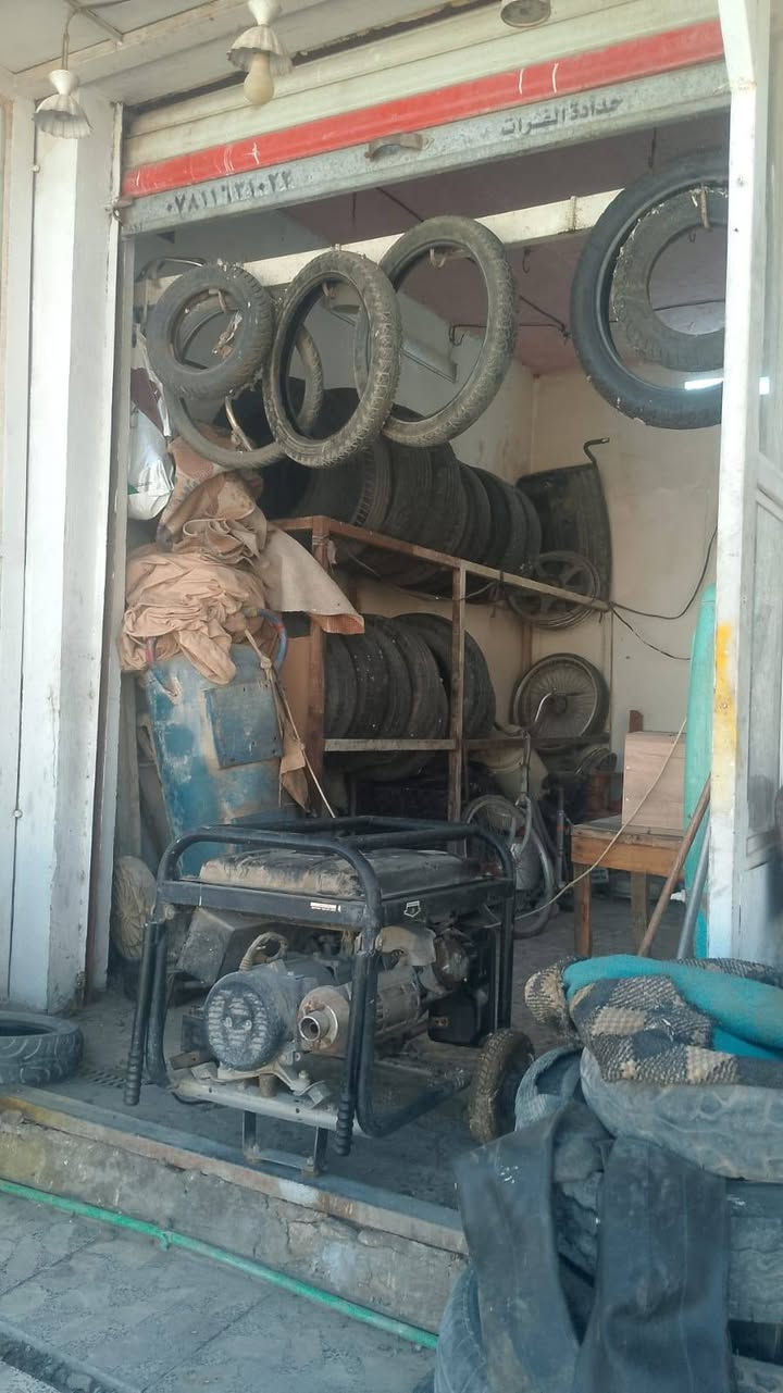 سلام عليكم محل بنجر تريد لمحل كامل هو  وغارضه  او تريد بس لغراض ابيع شلعه  وحده
خالعه  
بطل جديد 
تاروسه  جديده
ما طور جديد 
مولده شغل لماطور وشغل لمحل كله 
لقم  جميع لقياسات 
جك  هوا جوبلس 
برملين دهن واحد وصخ واحد نضيف
مبرده 
دريل  وباقي نواعم لي يحتاجه لمحل كلشي موجود المحل شغال وجاهز كلشي ما عايز 
تريد لمحل هو  وغراضه ب3ونص مكاني كوفه حي17 
تريد بس لغاراض  شلعه  وحده 
9647815869816

نص مكتوب في الصور:
- ***********
- حدادة الفرات