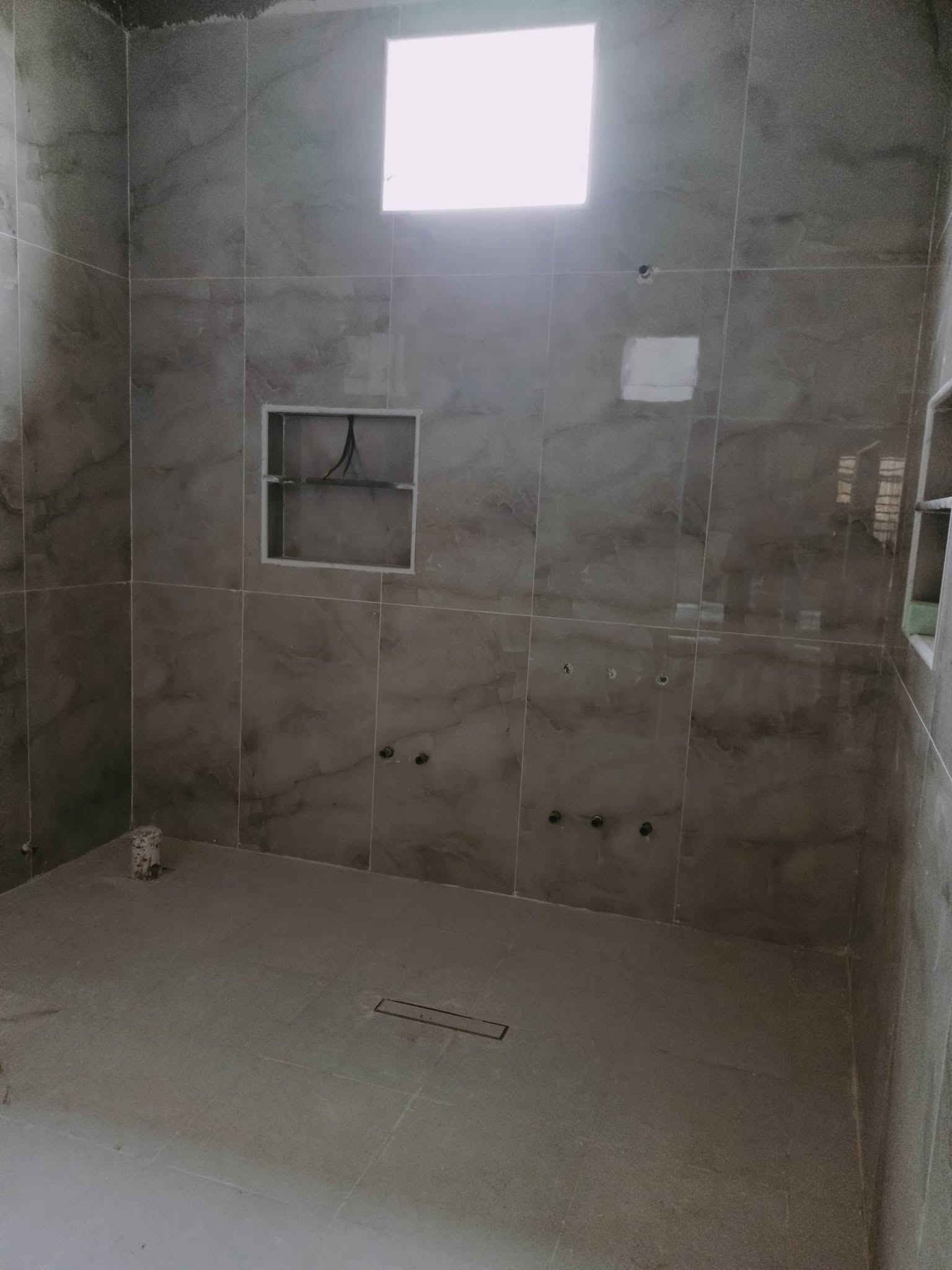 شغل أرضي • جدران • متفرغ