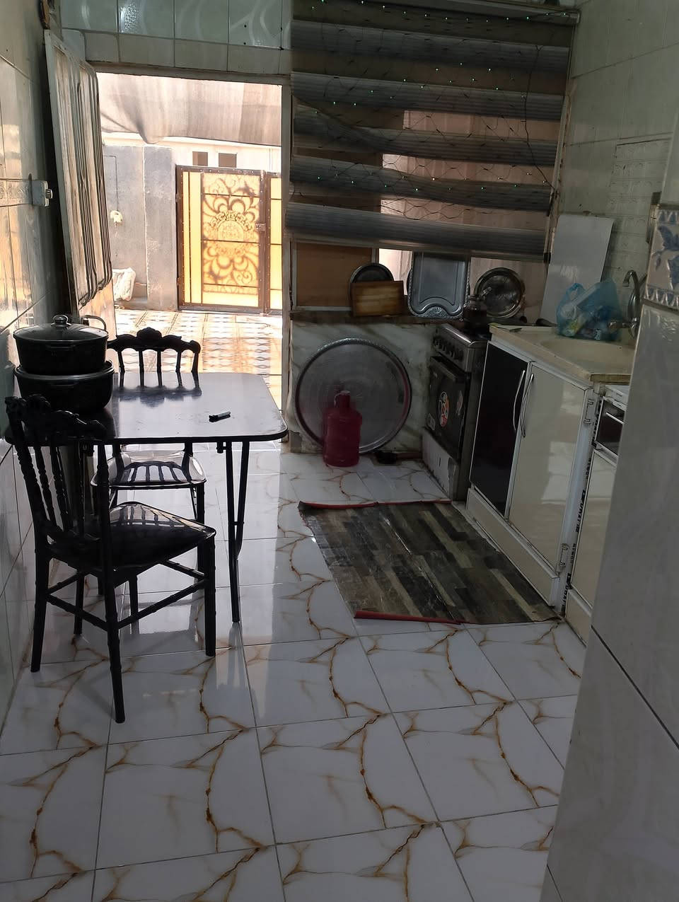 بيت للبيع مساحه 140متر
عنوان حله طهمازيه عامود 90يم كوفي ليمونه 
***********
