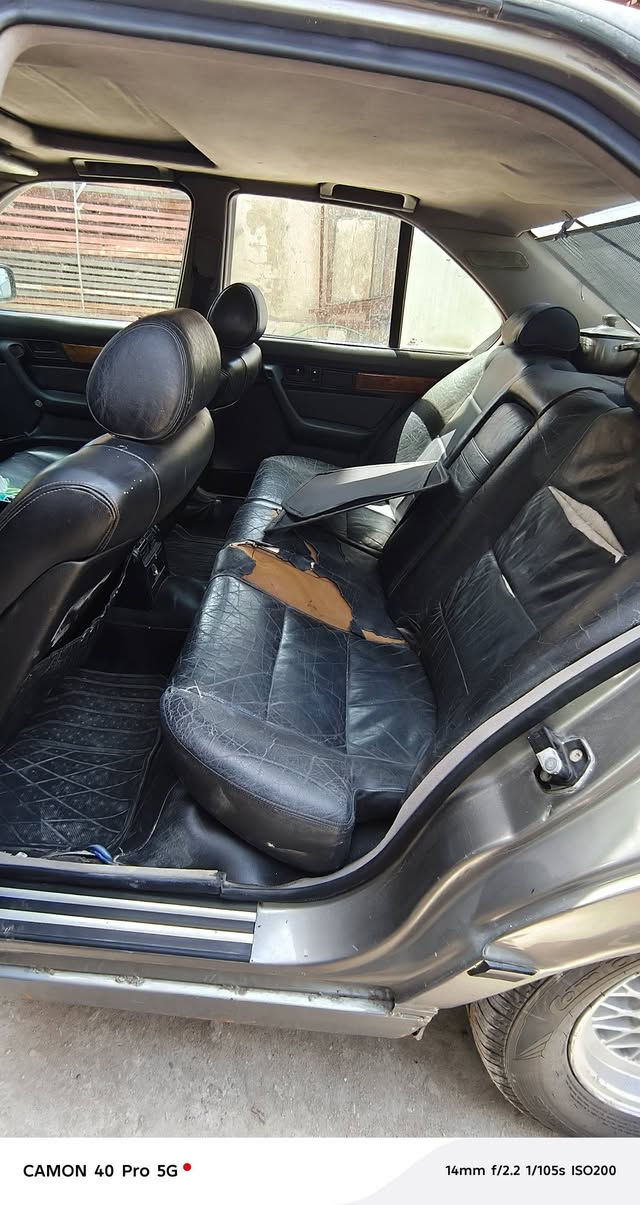 Bmw 525 مسكر عدله 
موديل 1991 وارد ياباني بدون حادث بيها مكانات خياس 
فتحه 
دبل جكمجه 
تخم تاير 
حداديه اماميه خلفيه بيدي مسويلها ادامه سياره حلوه مال جنيان 
غرفتها حلوه 
منضومه بانزين جديده من الفيتبم لل نوزلات بيها كزوز رياضي كيرها كهربائي  لاتاخير ولاتنقيص 
تبريد سويته بقه بس غاز وفريز 
عارضها 47 بيها مجال قليل 
عليها غرامه ٣٠٠ تنزل من السعر 
مكاني كربلاء ***********
