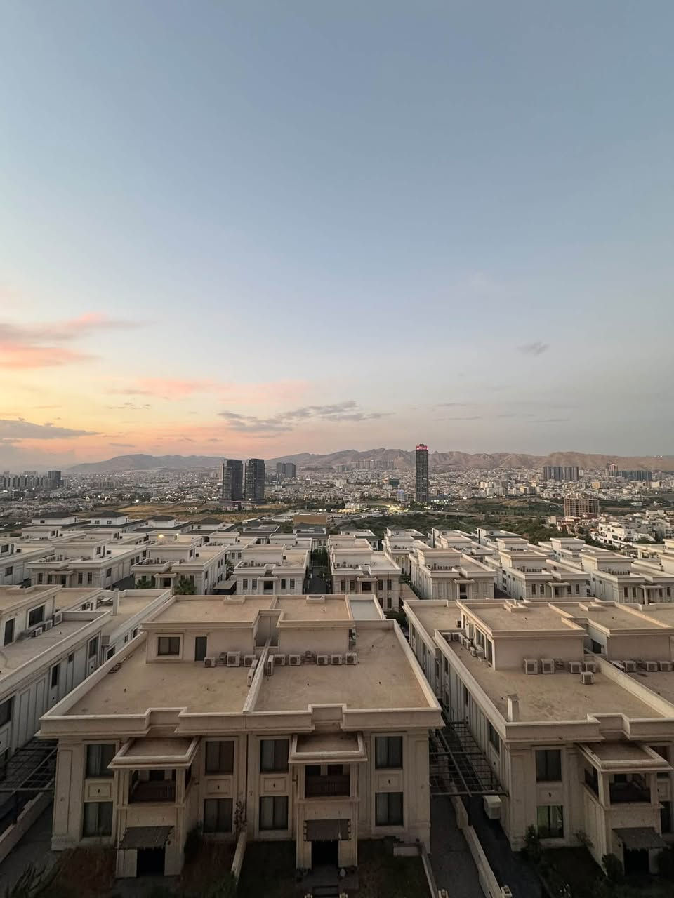 قرية فرنسية ١ • ٢٠٤م • واجهة دهوك شمال