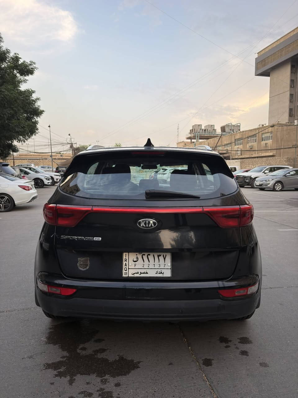 ((بيع بيع فقط بدون مراوس))
السعر مناسب جدا: 128 💲ورقة وبي مجال محدود بدون احراج ))

سبورتج 2017 وارد امريكي 
محرك : 2400gdi
مواصفات عادية
كامرة خلفية 
كشن السائق تحكم كامل كهرباء 
اضائة ترحيب 

ممشى السيارة: 78 ميل
--------------------------------------
عليها ادامة كاملة يم الحسام دهن كير دهن محرك تنضيف غرفة احتراق بلكات نوزلات باتري كله جديد + تخم تاير جديد ☑️
تبريد ثلج كير ومحرك مكفولات ☑️
حالة الغرفة: ممتازة☑️
حالة السيارة: جاهزة للاستعمال بدون اي مصرف ☑️☑️☑️
--------------------------------------
الحادث: بنيد جاملغين وباب السائق ❌❌
الجراد: قمارة (مكفولة من الصبغ لكن جاردة)وبنيد وجاملغ جاردات تعرفون اللون الاسود بالكوري يجرد(( لا يوجد سونار ))
+رقم الشاصي بالصور❌❌
--------------------------------------
اصوليات السيارة: رقم بغداد بأسمي تحويل مباشرتاً بعد البيع ☑️
--------------------------------------
موقع السيارة🌏: بغداد مجمع 28 نيسان الصالحية 

--------------------------------------
رقم الهاتف واتساب: ***********

((((غير متواجد ماسنجر وتعليقات))))

الراغب بالشراء يتصل او يراسل واتساب 
التفاصيل كلها مذكورة اخوان ارجوا متنعاد الاسئلة تحب تفضل وشوفها وطابق بكلامي بالواقع تحياتي للجميع 🤍
