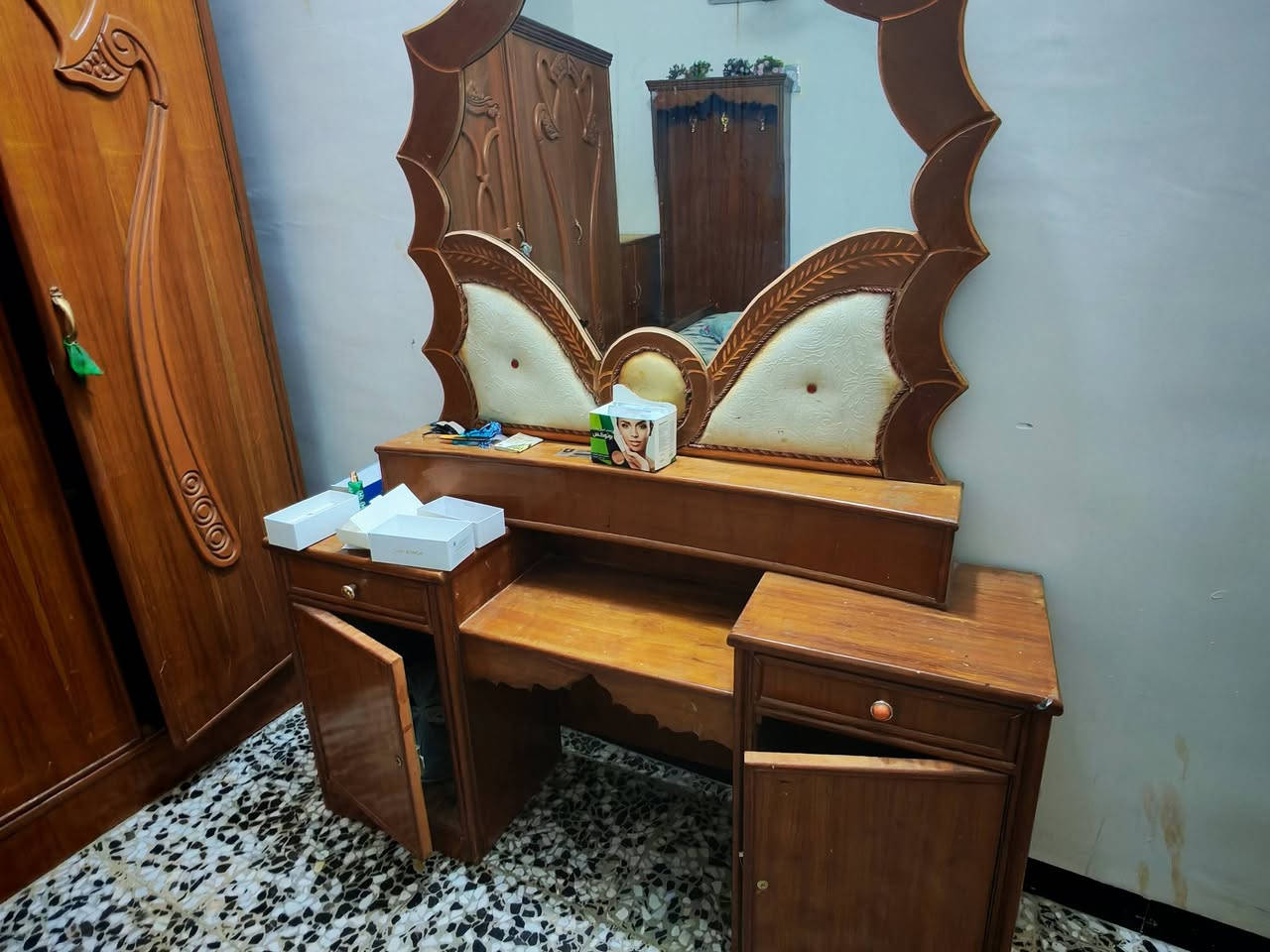 غرفه خشاب لل بيع سعر 900 الف لل تواصل ***********
