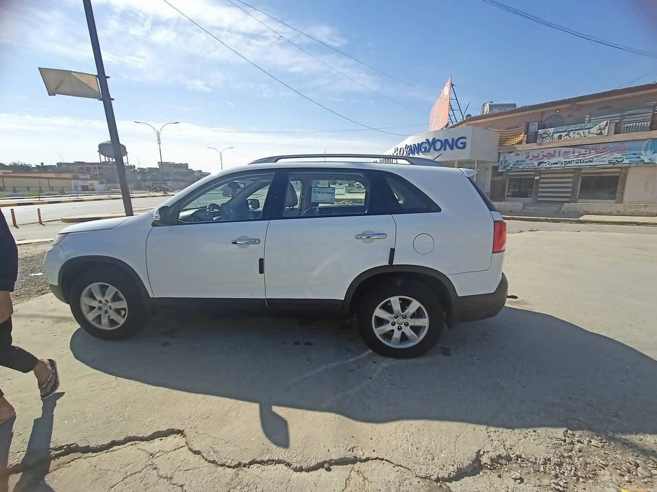Kia Sorento
كيا سورنتو 2012  فول مواصفات 
بصمه 2 تشغيل +ابواب 
بانوراما 🧩 سقف داخل لونين 
شاشة تاب تبريد 2 قطعه كوري باي كوري
 بلا حادث او  صبغ بارد في مكانات بيها. 
محرك شرط كير شرط  رقم دهوك بسمي 
للاستفسار اكثر *********** 
السعر خاص
