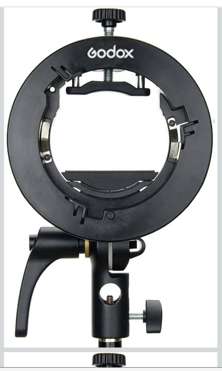 حامل فلاش Godox S2 Speedlite Bracket الذي يتيح لك تركيب وحدات الفلاش الصغيرة وخارج الكاميرا على إكسسوارات إضاءة ذات قاعدة بوينز (Bowens Mount
السعر 20شامل التواصل ع الرقم ***********
