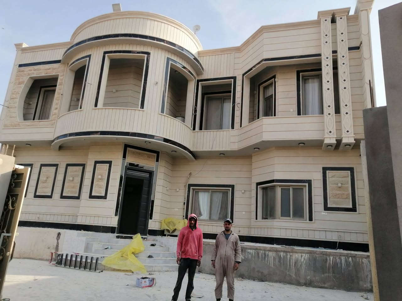 يوجد كادر حجر حلان بسعر مناسب شغل شرط هندسه من يرغب بل عمل يتصل عل خط و الخاص مفتوح ***********
