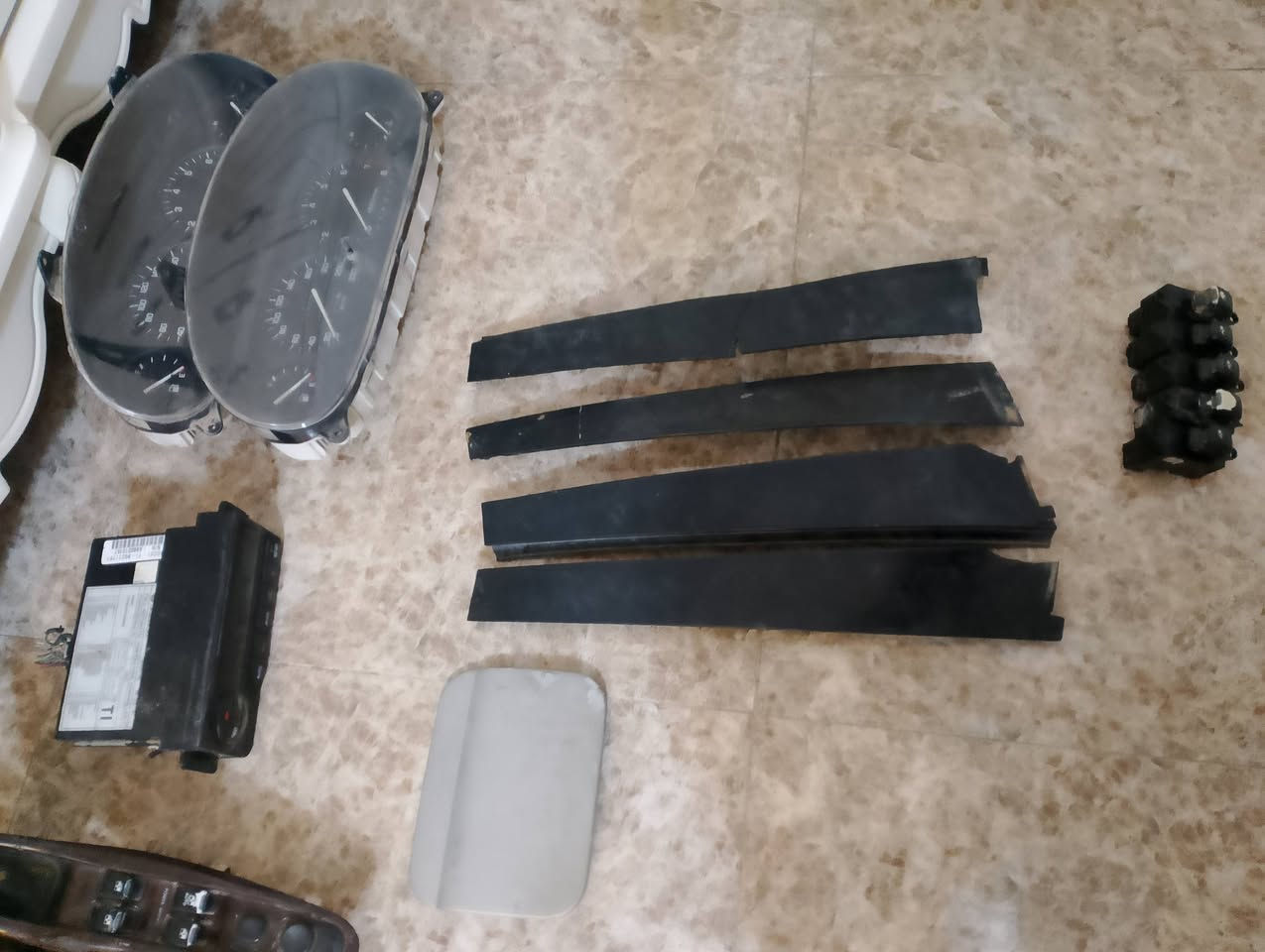 متوفر بعض اغرض لكنزا مكاني بغداد يوجد خدمه توصيل *********** واتساب
