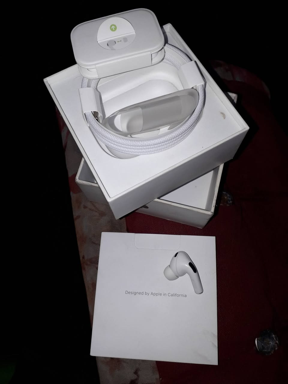 ايربودز AirPods Pro 2
الاصليه شرط من عين الفهد بدون البيت والتك الايمن 
 فقط تك ايسر كامل ملحقات مكاني بغداد العامريه 
وصل الشراء موجود 
رقمي ***********
