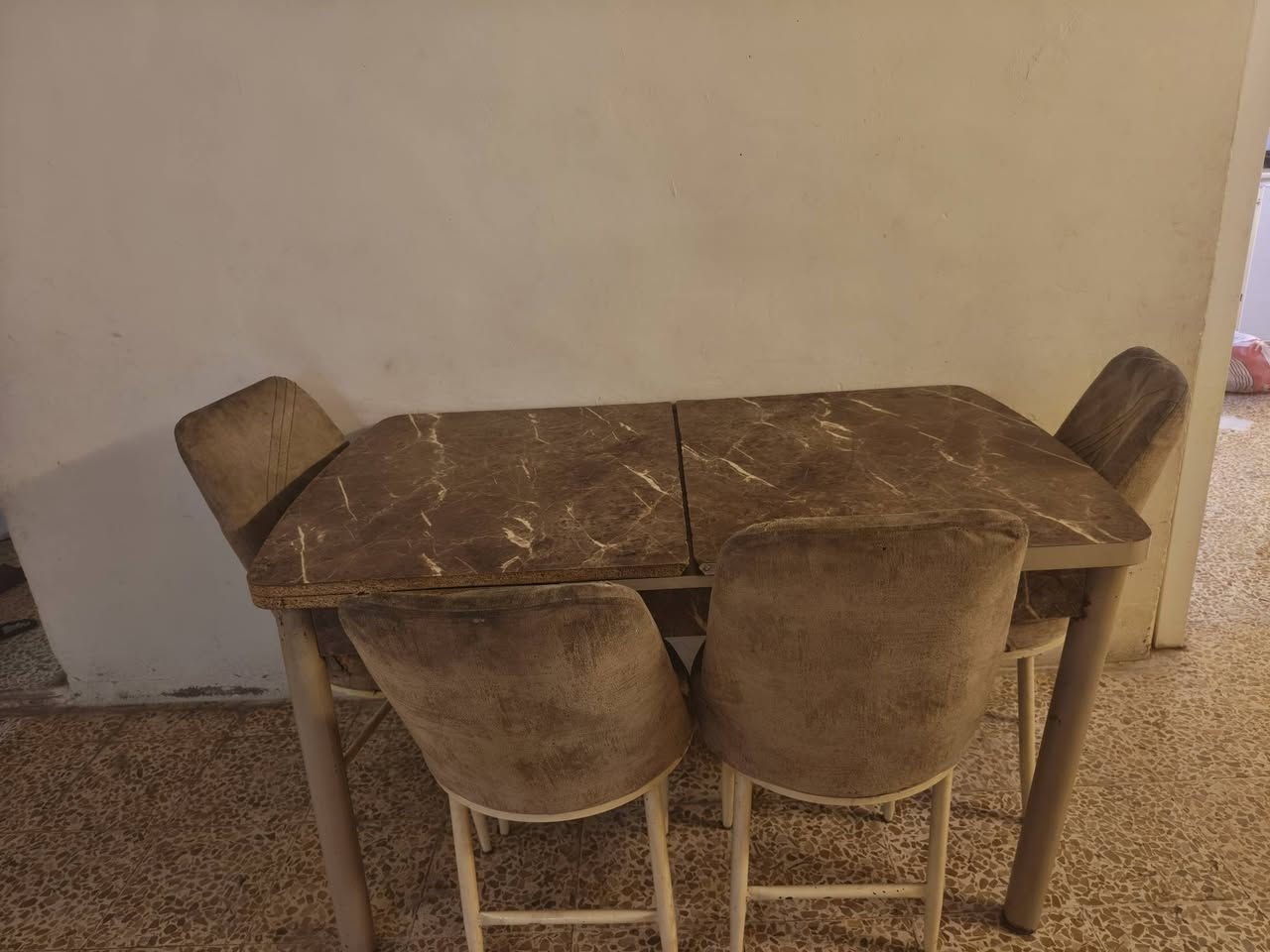 غراض منزليه للبيع مكان حي انتصار اتصل عل رقم وتدلل ***********
