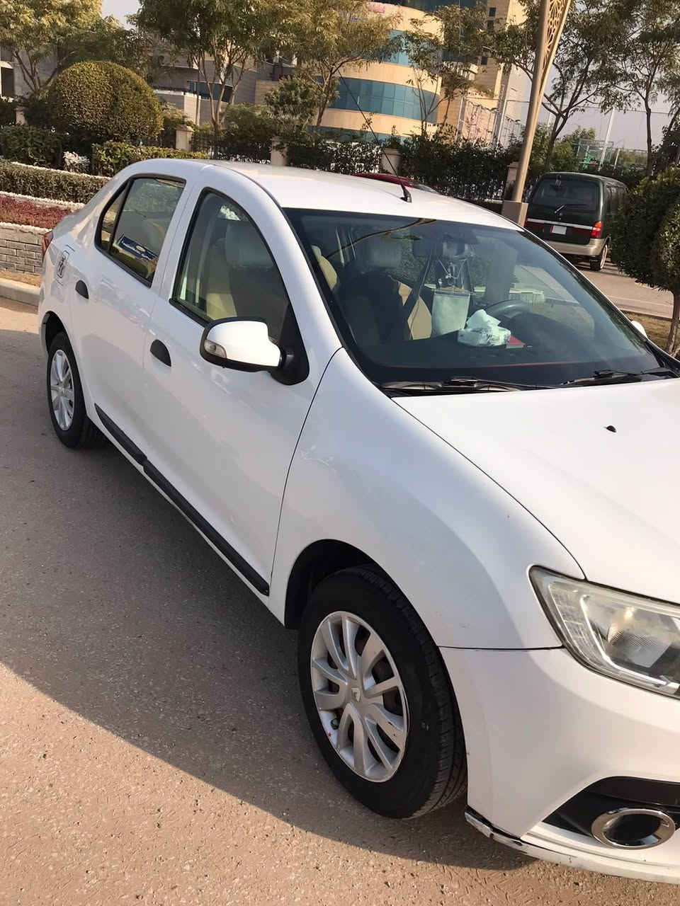 رينو سمبل
السيارة نضيفة خير من الله 
كفالة موديل 2019
ماشية ١٠٠
مكانها كربلاء 
تحويل مباشر 

السعر 78

***********
