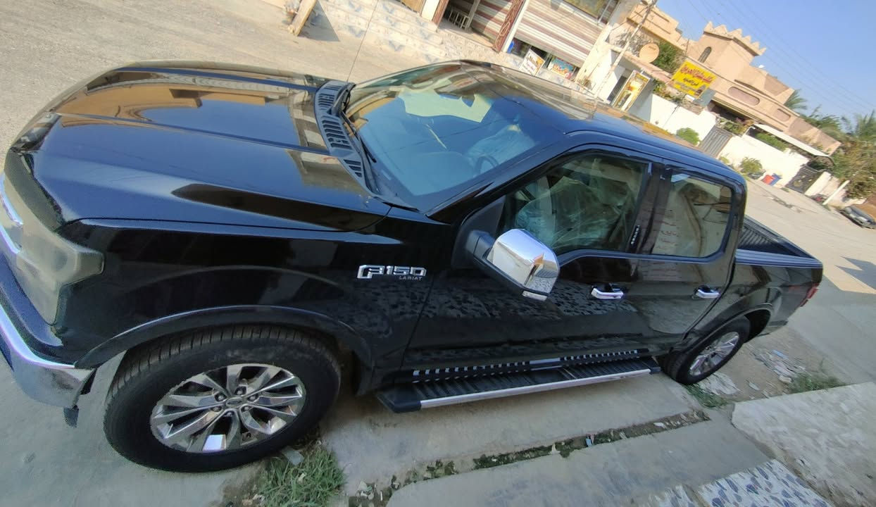 فورد F150  لاريات  2020 فول مواصفات باب طويل بدي قصير
السيارة ماشية 56 الف ميل جديدة 
محرك 5000 / 8 
فور ويل 
دبل بانورما 
تدفئة تبريد كشنات ستيرن 
انارة داخلية 
تشغيل عن بعد 
3 انظمة قيادة 
كشنات جلد اسود وهواي مواصفات اخرى ...

السيارة مديومة بالكامل ربع متصرف عليهة 
تخم تاير جديد 
دسكات جديدة 
برمجة جديدة 
دهن كير واكسل وبريك كلة جديد 
السيارة جاهزة للاخير 

الضرر 3 قطع البنيد مبدل وباب السايق والجامرلغ الخلفي صبغ بدون شواصي بدون ايرباك 
صور السونار موجودة
 السيارة وارد كندي رقمه بغداد بأسمي 

للاستفسار  السعر خاص 

***********
