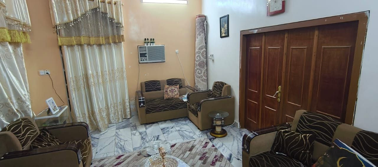 الدار للبيع المساحه 100طابقين بناءحديث البناء الطابق الأول استقبال اوصاله اومطبخ وصحيات خارجيه اوداخليه الطابق الثاني 2غرف نوم اوصاله العنوان حي الجامعه الاستفساراكثرالأتصال ‏‪***********‬‏
