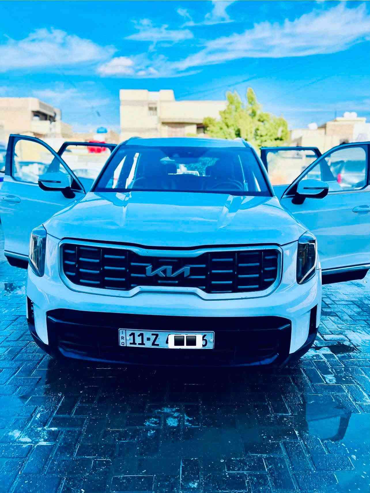 السلام عليكم تولاريد البيع 
الموديل 2023
اللون ابيض 
كشنات منفصل vip قرميدي 
صندوق كهرباء 
شاشات كشنات +شاشة كبيرة 
كشنات دفئه تبريد 
اربع فئات 
سيارة جديدة مال بيت 
رقم انگليزي 
رقم بغداد 
السعر 230ورقة يعني شدتين وثلاثين 
رقم الهاتف ***********
