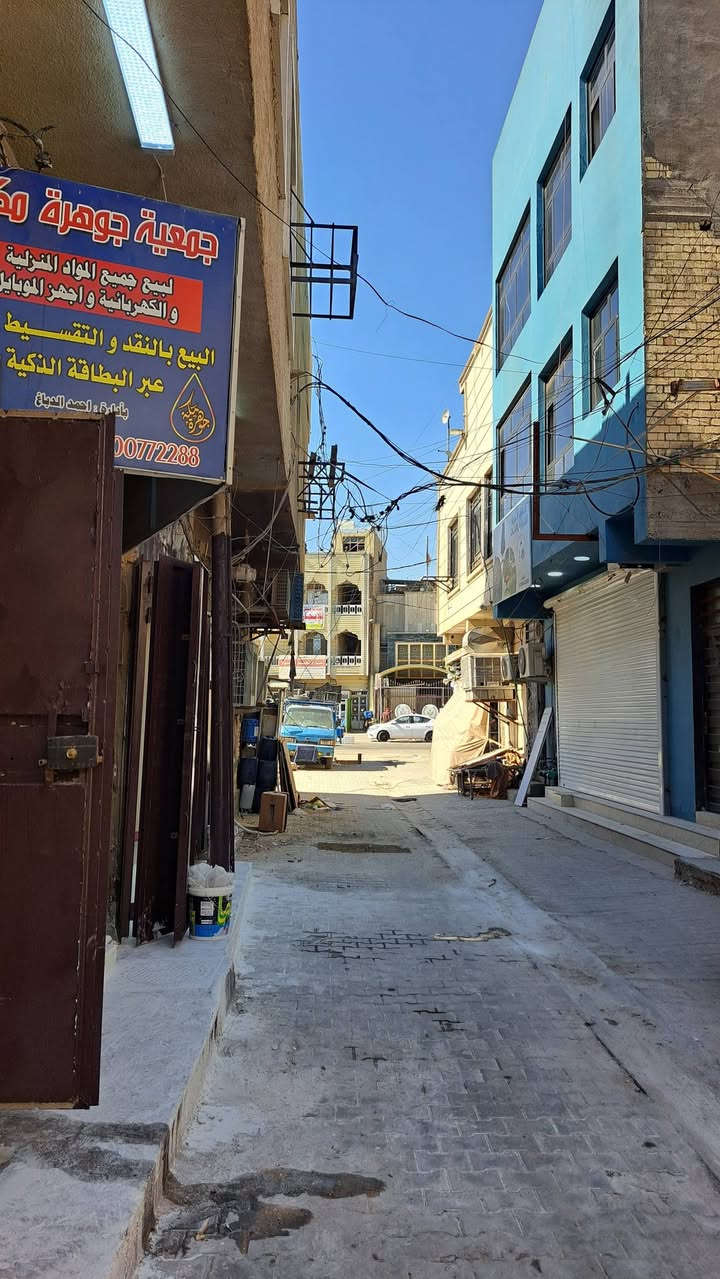 شقه مستقله سر قفليه للايجار الحريه الاولى داخل الفرع المقابل الى مصرف الرافدين مقابل سوق الاولى تحتوي عل. غرفتين وصاله كبيره ومطبخ وصحيات وسطح مستقل مساحتها ٧٠ متر الاتصال ***********

نص مكتوب في الصور:
- شقة للبيع للإستفسار