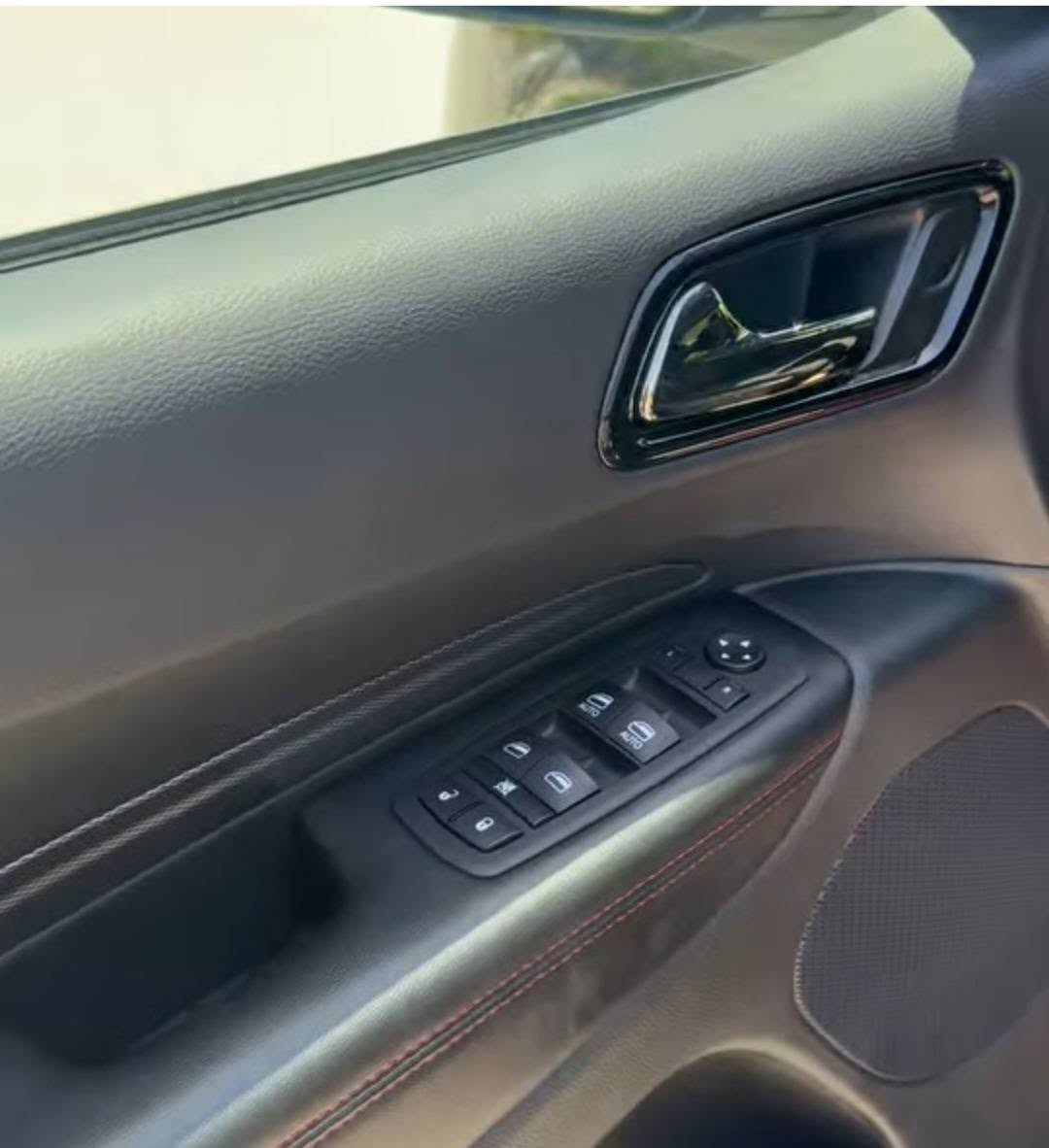 دوج GT  موديل ٢٥  ٦ سلندر محرك ٣٦٠٠ 4×4   ماشية ٢٧  جديدة بمعنه الكلمه صور الحادث ورقم الشاصي مرفق بالمنشور  للبيع رقم شهداء وكاله عامه مع جميع الضمانات السيارة لقريبتي دكتورة واني مكلف بالنشر  الاتصال على رقمها ***********  المكان بغداد
