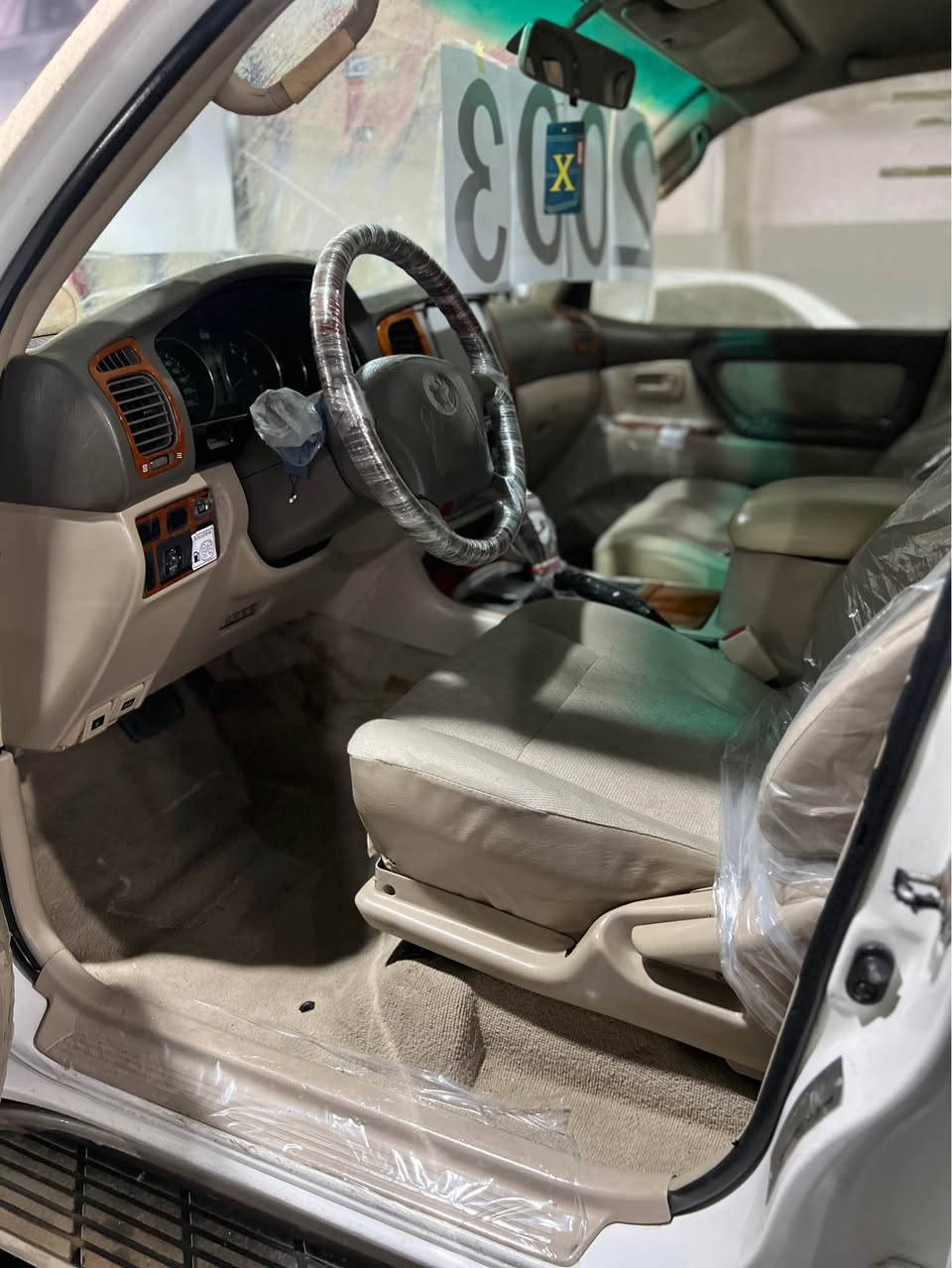مۆنیکا ٢٠٠٣  
داژبڵ بەرز
122000کم ڕۆشتوە 
1پارچە بۆیاخ 
بێچاڵ و شوخت 
فول مواسەفات بێ سڵایت  
گێڕ و مەکینەو ئەکسل بە شەرت 
هەموو گیانی لەسەر دەقی شەریکە ماوەتەوە 
*********** السليمانية, العراق

