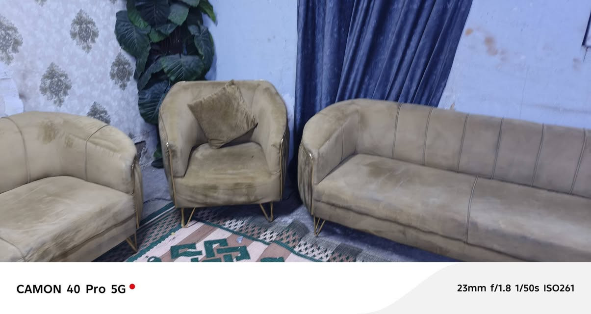 السلام عليكم تخم 12مقعد نضيف اي ضرر مابي السعر 250وبي مجال المكان بغداد الكاظمية يوجد توصيل للتصال ***********
