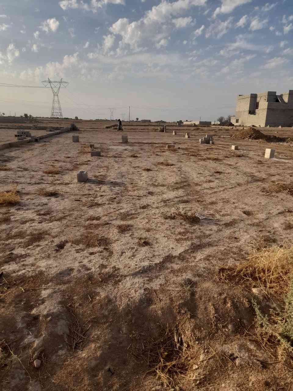 سلامو عليكم ورحمة الله وبركاته كاع للبيع الموقع يم معمل التونسه يم صيطرت القواس الساحه الكلي ٤٢٠ متر نزال ٣٥ والعرض ١٢ واصل كافت الخدمات ابيع كلهه نصهه او ١٠٠ شتريد ابيعك ممامتواجد عله الفيس أتريد اتصل  شكد أتريد ابيعك اذا ميه اتصير نزال ١٧ والعرض ١٢ واذا ميتين اتصير نزال نزال ١٧ والعرض ١٢واذا كلهه نزال ٣٥ والعرض ١٢  السعر  كلهه ١٣مليون واذاميتين ٢٠٠ ٦٥٠٠ واذا ميه ٣مليون ***********
