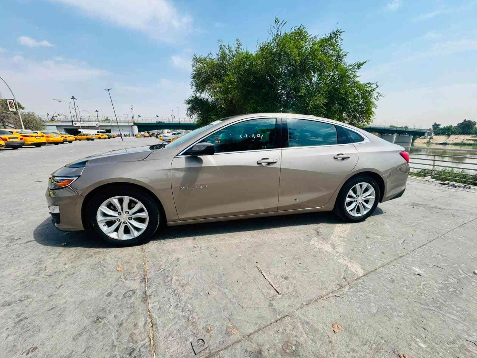 🫡السلام عليكم للبيع. 

🚗شوفر ليت ماليبو lt  
موديل  2024  
🚶ماشية فقط 31 km 
مكينه 1500 تيربو 

🔥حادثها خفيف كما موضح بلصوره البريد مصلح نفسه بيها ايرباك السياره رجع سستم  صور الحادث والسونار بالمنشور 

🔥فول مواصفات 
🔥ابواب بصمة 
🔥داته شو للتصادم مع منبه 
🔥تدفئة كشنات 💺
🔥شاشة كبيرة  🖥️+ كامرة 
🔥كرسي كهربائي 
🔥رادار امامي 
🔥سياقة داتية وتحديد مسار 
🔥تشغيل عن بعد 
🔥حساسات خلفية  
🔥داخل اسود.
🔥وباقي المواصفات المعروفه 🔥
📍المكان _بغداد _الكرخ 
الاتصال ☎️📞هـ***********
