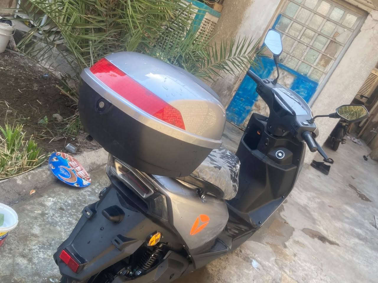 مكان بغداد الشعب قرب سيطرة شعب ***********واتساب 
شحن كاملة مكملة استخدام شهرين سعر 850
دراجة شحن بطاريات 6كرافين كبار شحنة 50كيلو واذا تمشي عل 1توصل 70كيلو سرعة حقيقي 
تمشي 50بس بعدال 80مال شحن عادية بيههة لايتات زنون اطلع بيههة حسينية مدينة وماخذة قصد قبل شهرين صارت علية 1700امانت اللة بعدهي بجيس
