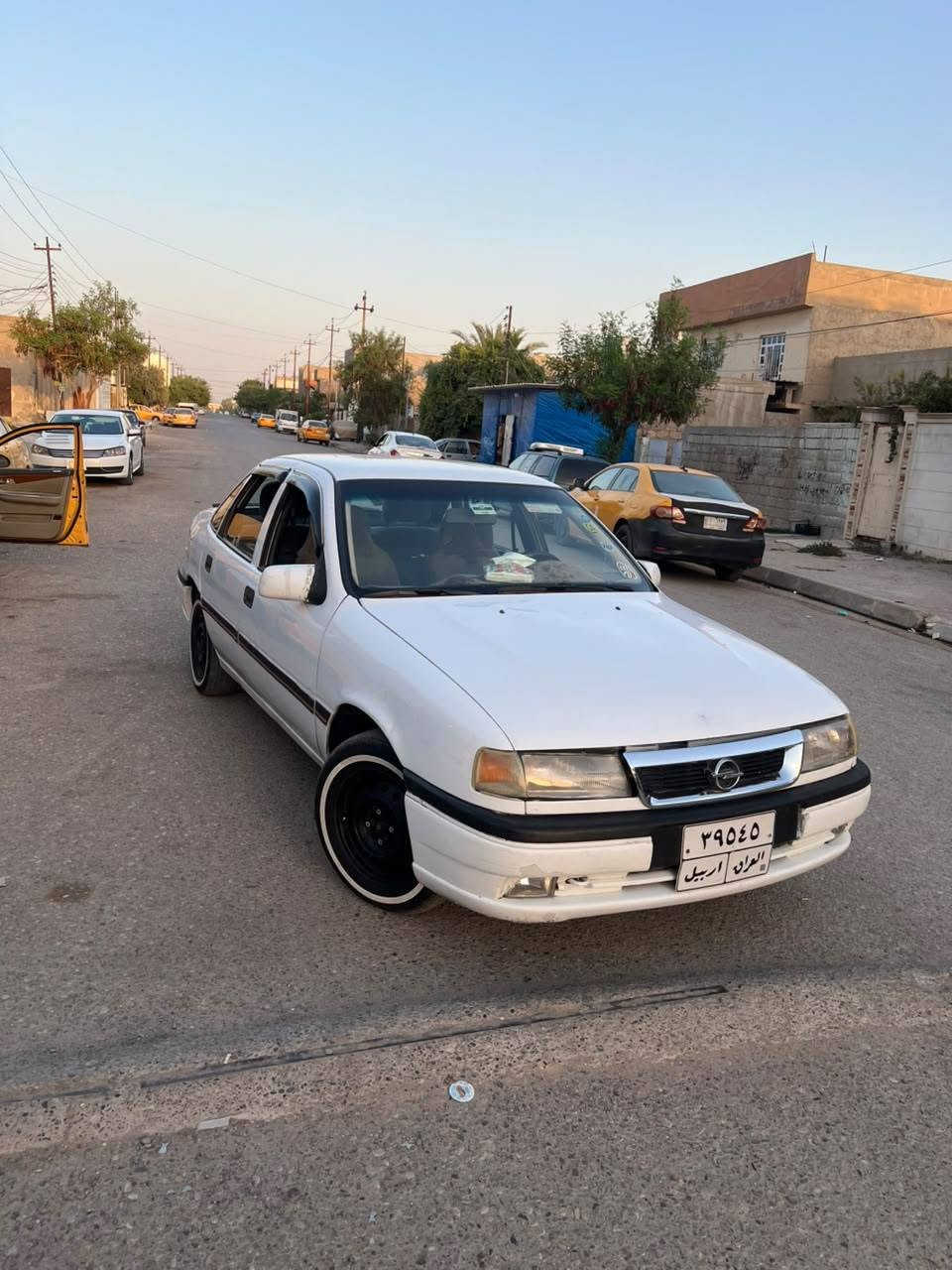 اوبل فكتره موديل 1992 
مكينه 16 قايش عريض كير مكينه شرط تريد تحويل تريد وكاله دفتر بانزين موجود بيها سياره حلوه وكاعده ماشالله خير من الله سياره طسه ناعمه مال بيت 
بيها تعمير بل هلالات الخلفيه وجاملغ 
فقط
السعر 36$ وبيها مجال بيك خير وادلل*********** الشراي يتصل او يتفضل خاص
