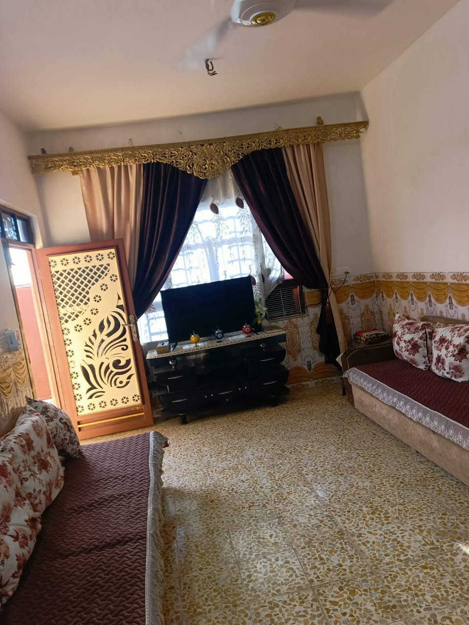 بيت للبيع العبور المدخل الثاني قرب جامع وعدالله الحق المساحه 150 البيت كامل الاستفسار على الرقم //*********** // ***********

