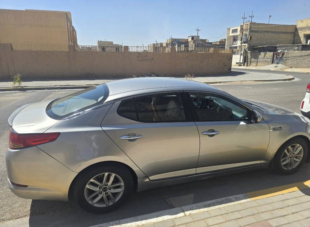 السلام عليكم
كيا أوبتما خليجي ٢٠١٣
مكينة ٢٠٠٠دوش
تبريد قطعتين
السيارة بيها باب السايق والي وراه والجاملغ مال قبق البانزين رش فقط
اكو بالجاملغ المرشوش جراد بسيط موضح بالصورة
السعر ٩٩وبيه مجال بسيط
سنوية لل٢٠٢٧
مكاني كربلاء
للاستفسار:
 ***********
