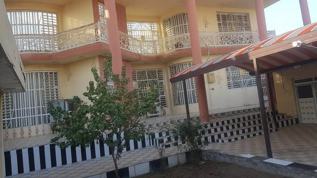 🏠 بيت للبيع في بابل في الدبلة
📍 العنوان: نزلة الجسر، قرب المسجد القديم، قرب بيت حميد العويدي

📐 مساحة البيت: 900 متر بناء حديث درجه اولى

🏗️ البناء طابقين:
• الطابق الأول: غرفتين
• الطابق الثاني: غرفة واحدة

📞 للاستفسار عن السعر والتفاصيل والتواصل، مراسلة الصفحة أو الاتصال.***********

