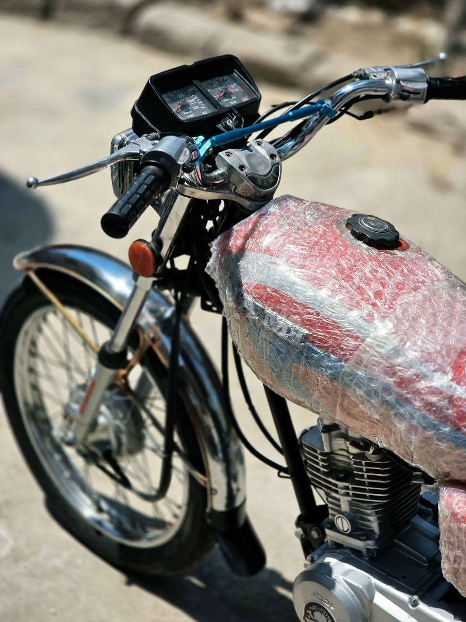 دراجة ناما ايراني شلامجة رقم وسنوية مع اللوحات بصرة انكليزي موديل 22 🏍️ 
طالعة بـ23 دراجة جديدة. 🆕✨
اللون احمر بالكامل ❤️🔴
السعر مليون و750 💵
العنوان: البصرة شط العرب 📍🗺️
للاتصال: 
*********** 📲
٠٧٨٣٨٠٤٦٢٠َ٣ 📲 البصرة, العراق
