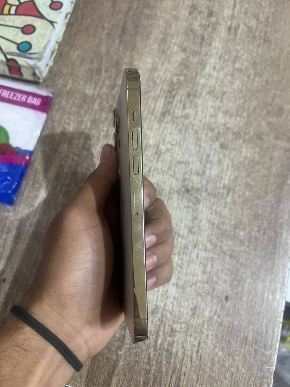 آيفون ١٣ برو ماكس • ٢٥٢ غ.ب • بطارية ٨٥٪