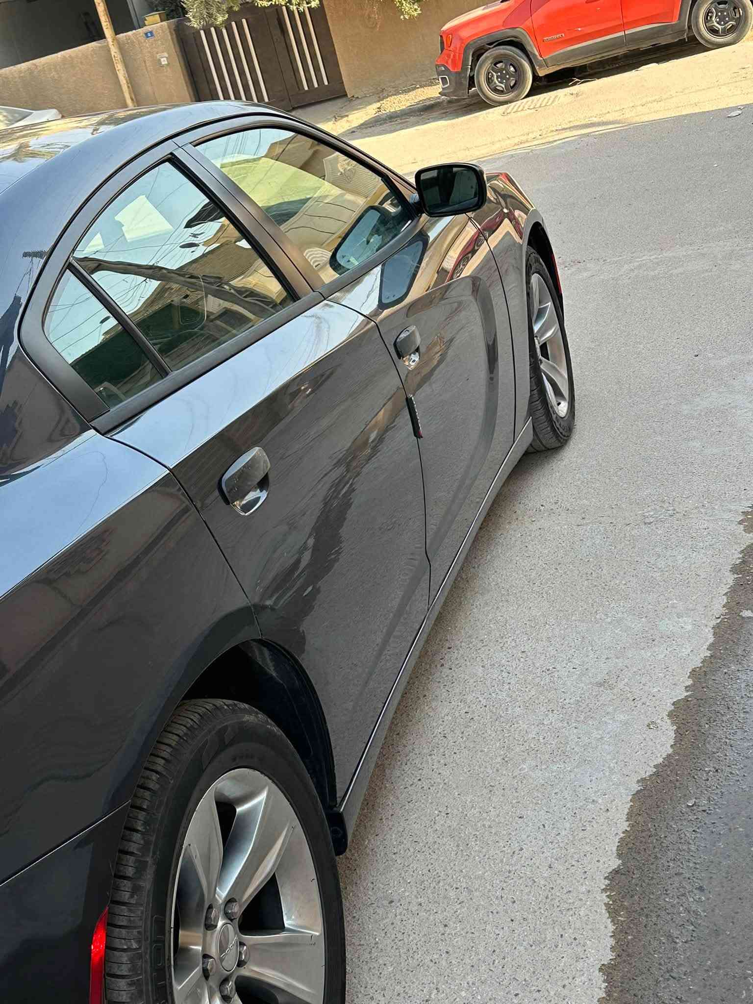 🚘 للبيع سيارة چارچر (SXT plus ) فول 1على 1 
السيارة بأسمي شخصياً وهزة جديدة وسنوية جديدة الى (2031)
وبيهه منظومة زنون اصلي 
🔹 مكينة 3600 V6
🔹 اللون: حبري (مسجل بالسنوية: رصاصي غير محدد)
🔹 موديل 2018
🔹 سيارة مرتبة ونظيفة
🔹 استخدام شخصي( مماشية على الخط)
🔹 الفحص على المشتري وبأي مكان يختاره

داخله بسجل نظيف (كلين)
بالعراق تم تبديل الجاملغ الايسر اصلي اصلي (مثل ماموضح بالسونار )

وبيهه رش بخشم البنيد (وصار بي جراد ) 
بدون دواخل ( الشاصي واللغود كفالة)
كما موضح بالسونار والصور المرفقة 

💰 السعر: [180$] وبيهه مجال للناس الطيبة 
📍 الموقع: [بغداد -الدورة ]
للاستفسار الاتصال فقط -الاتصال فقط 

***********

نص مكتوب في الصور:
- HERE WE GO!
- IT'S ELECTRIC TIME!
- RIDE CLEAN
- الـبـيـاع
- للفحص الفني والألكتروني للمركبات لجميع انواع السيارات
- باحدث الأجهزة الألمانية والسويدية
- Al-Bayaa For Vehicle Inspection
- التاريخ:
- رقم السيارة:
- ملاحظة نخلي كامل مسؤولياتنا بعد انتهاء الفحص وتسليم التقرير
- ((لا يتم فحص البلاستيك وما تحت الفابلون))
- ملاحظات/رصعات وخدوش وتكحيل،، الجاملغ امامي ايسر تبديل اصلي،،،
- albayaa2022
- البياع لفحص المركبات f
- معارض البياع - شارع المميز - قرب كراج النقل
- *********** - ***********