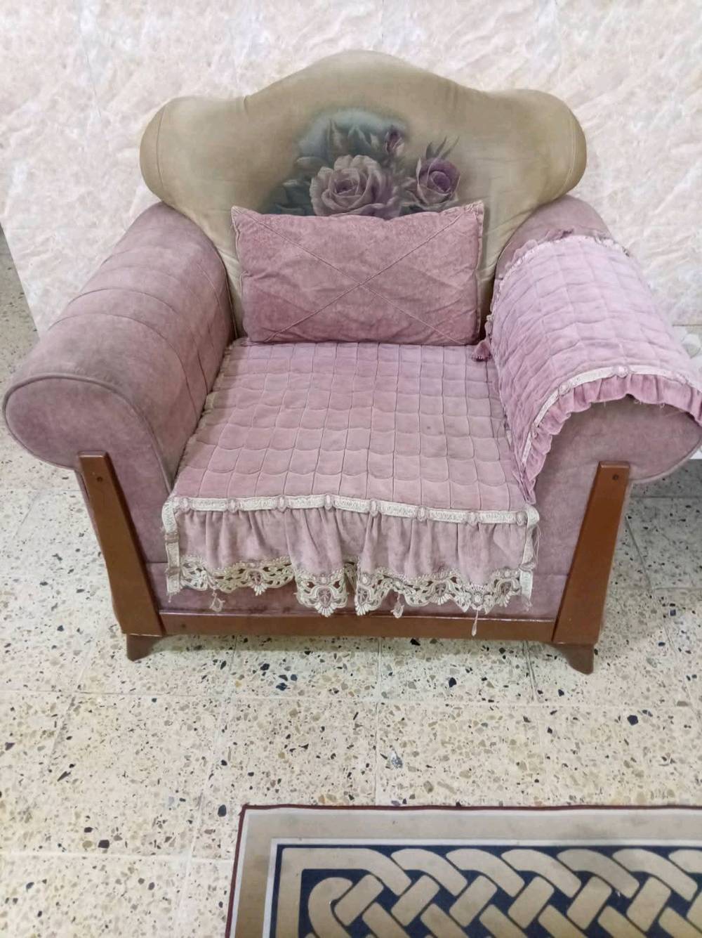 اثاث قنفات بسعر 350الف (بيه مجال)
5قنفات
ممكن توضحلي شكد طول كل قنفه تقريباً، وهل هي 5 قطع منفصلة لو طقم كامل؟: 
تفاصيل خاص
شنو حالة القنفات من الداخل والخارج؟ بيها أي تمزق، هبوط، بقع، أو تحتاج تنظيف/تبديل؟: 
تفاصيل خاص
منو موقعك بالضبط وين تنوجد القنفات؟ وأكو توصيل لو الاستلام من نفس المكان فقط؟: 
بغداد بلديات
السعر 350 ألف نهائي لو بيه مجال للمساومة؟ وإذا أكو شي مضاف للطقم مثل وسائد/أغطية تبقى وياها؟: 
بيه مجال للمساومة تاتي معه وسائد والأغطية تبقى مع قنفات 