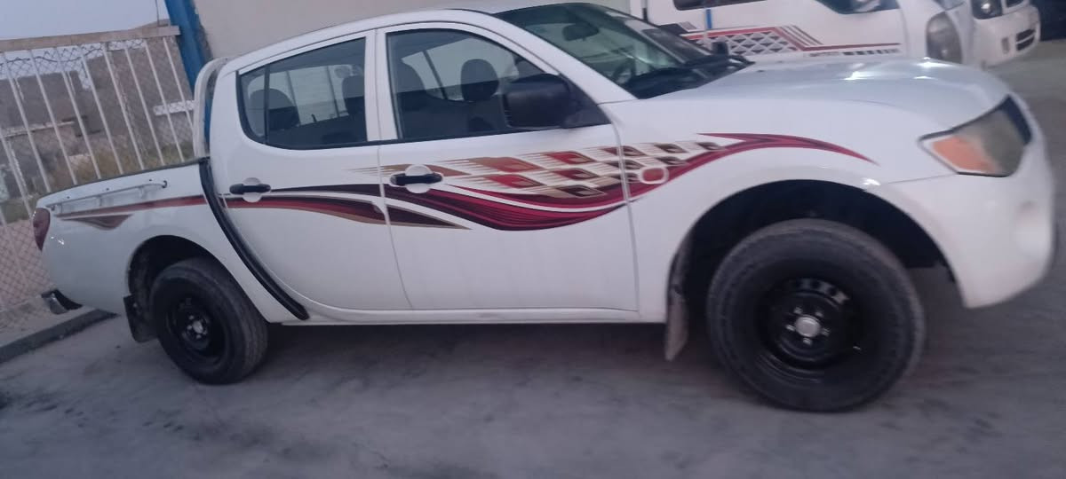 السلام عليكم... وياربي ليلة جمعه مباركه على الجميع .. متسيوبيشي٢٠٠٧ سياره جديده كلش رقم بغداد الجديد بيه مكانات صبغ بسيطه كير محرك تبريد كله جاهز .. السعر ٩٠$ بيه مجال مكاني واسط الزبيديه  ***********/***********
