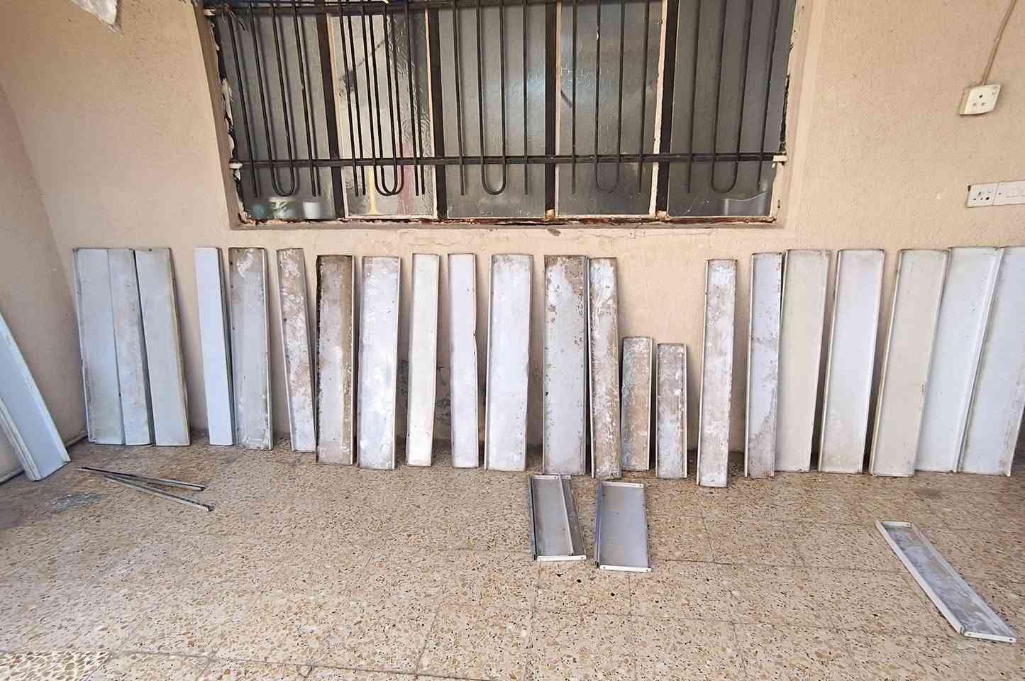 سلات للجبس و رفوف الاتصال على الرقم ***********
