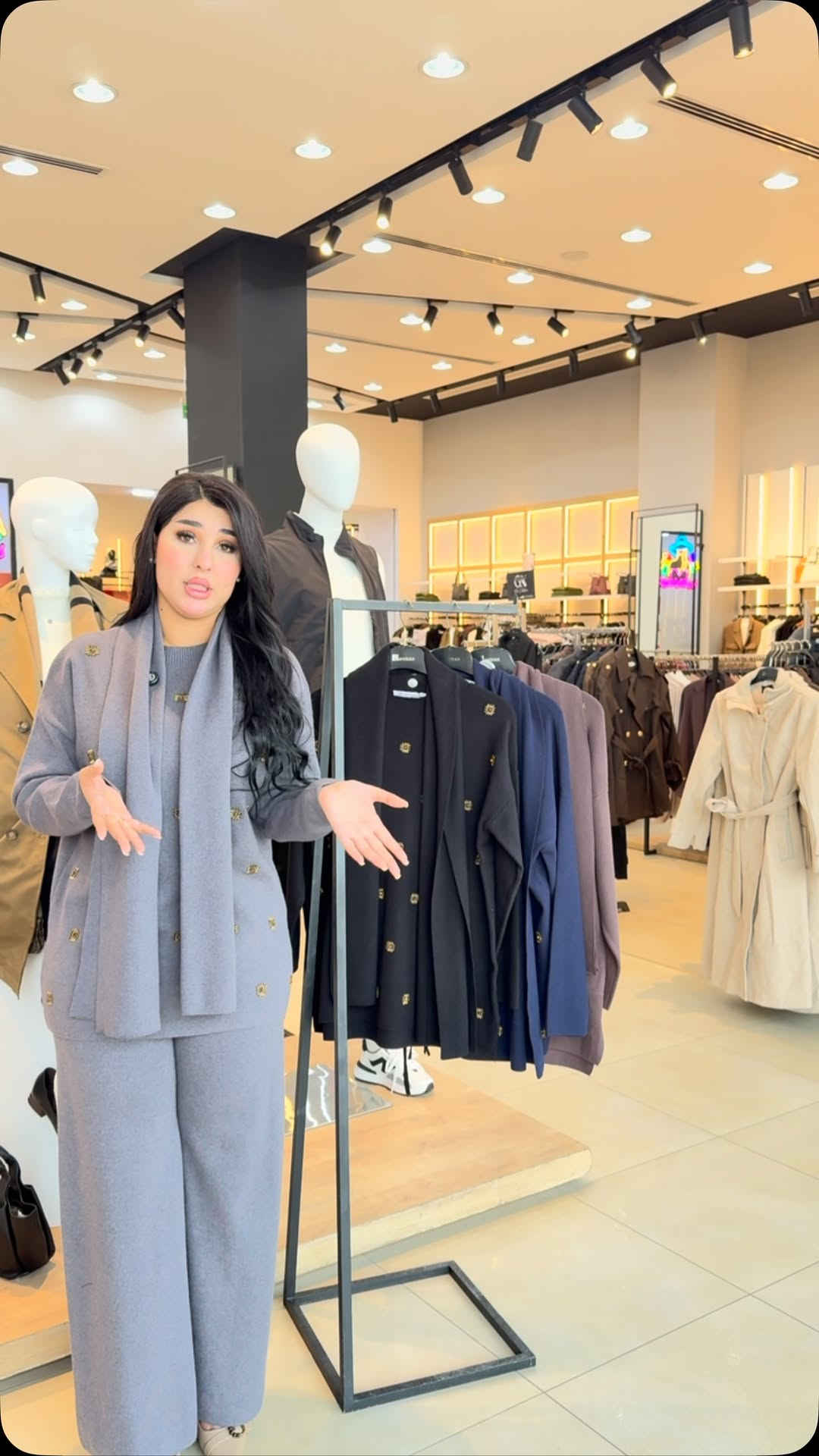 NEW COLLECTION 🍂
الموسم الجديد يبدأ من هنا 🤎
اكتشفوا مجموعة خريف وشتاء 2026/27 الآن في الكوخ للأزياء. 

***********

 
#الكوخ
#الكوخ_فرع_السيدية
