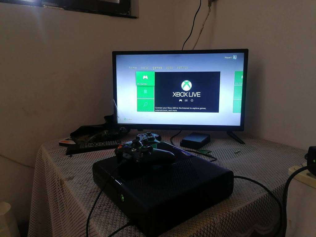 اكس بوكس 360 سلم نسخه ال E يجي كاتم 
يشبه الاكسبوكس وان تصميم مرتب
ملحقات كامله ويده وحده
هارد ٢٥٠ كيكه بي العاب طوبه وجي تي اي وكول أوف ديوتي وميدل أوف هونر وهتمان وبعد بي ١٢ لعبه
للبيع او مراوس سعره 110
رقمي ***********
مكاني كربلا الجاير كربلاء, العراق
