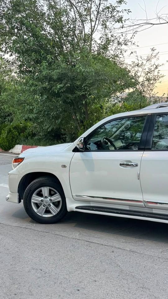 TOYOTA LAND CRUISER 2011 GXRI V6📦⛓️
قه پات مواسه فاته لە مۆدێلی خۆی
فیتێمی ستێنیە فولل مواسە فات. ٨ ئێرباگ
کوشن جلدی پاقلاوەیی  و کوشن کارەباییە
سڵاید و بەسمە و سەلاجە و کامێرایە 
چوار تایە و ویلی لۆکی لە ژێرە
سپێری لۆک 
کامل زینۆن بە بلاجکتۆرەوە 
سە یارەکە بێ مەسروفە چرکەی تیا نیە 
بەناوی. خۆمەوەیە 
کوشنو و سوکان و بە رە سەقفی لۆک لۆکە
گیرومەکینە ی برخوی لێ بانەدراوە، بەشەرت
دەبڵ ئەکسل کامل مەزبووت. 
وەک بۆیاخ:یەک بستی بۆیاخ هەیە لەسەر بۆنیت
٦٤٠٠٠کم حەقیقی ڕۆشتووە بەشەرتی ١٠٠ کۆمپیتەر
و فیتەر ،لە ٢٠١٤ەوە لای خۆمە 
سەیارەکە هەتا حەزبکەیت جوان و لۆک ماوەتەوە
بۆ سعری نامە بنێرە یاخود پەیوەندی بکە.

📞***********📞
