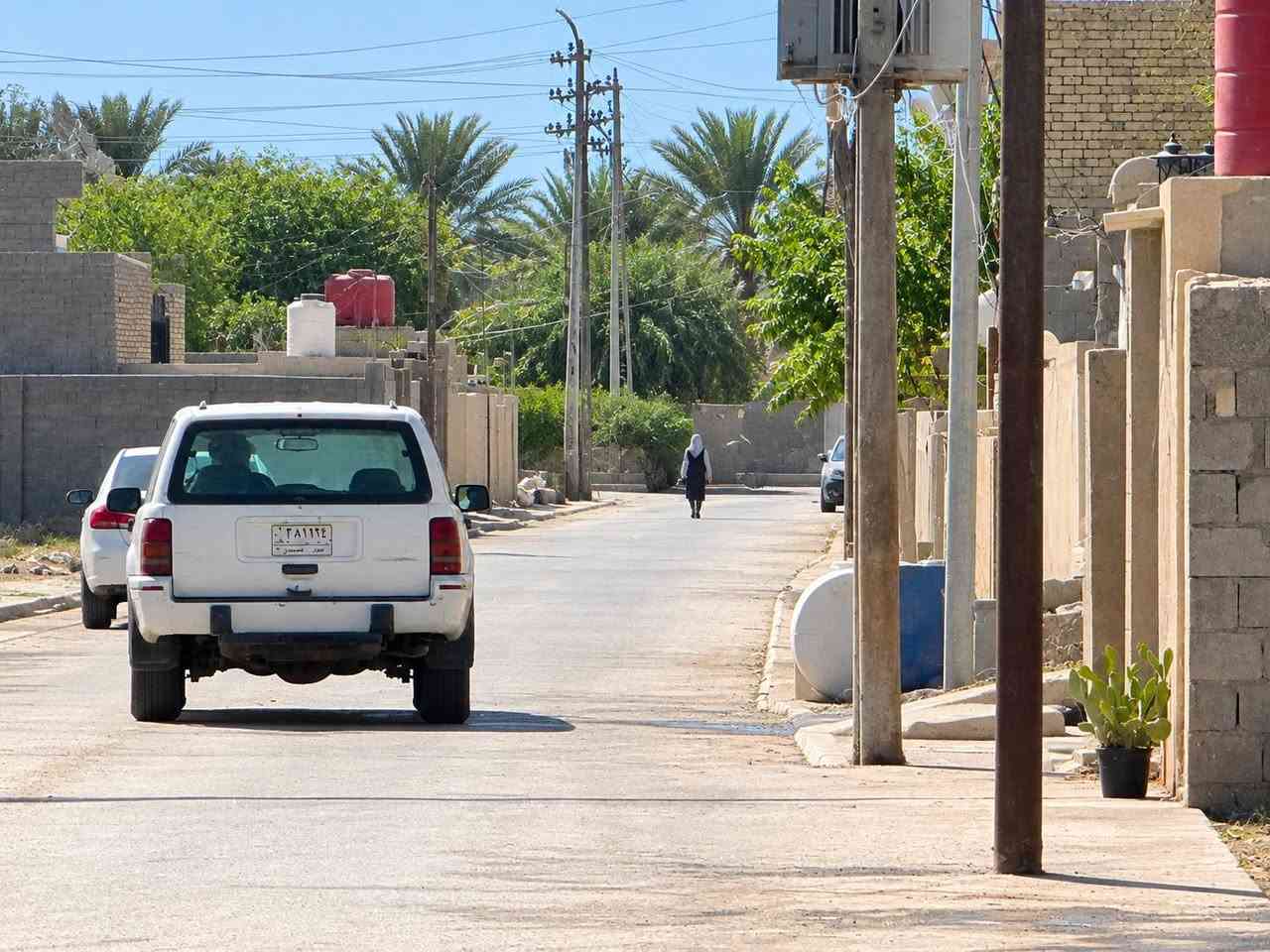 بيت مساحة 250م بسعر 35 مليون مع كافة الخدمات
وقرب مركز المدينه
بيت للبيع في حي الجوادين شارع النفط
البيت مساحه 250 متر بناء بلوك كلر والسقف سندويج مغلف اوزكام عازل وطبقه تراب عازل من الصوت البيت 🛑  زراعي مرقم من البلديه 🛑
يحتوي غرفتين 5*4 وصاله 7*4 ومطبخ 4*4 وصحيات داخليه وطارمه كلش جبيره
موقع شارع النفط شارع بيت درجال

للعرض او الاستفسار عن هذا العقار
اوعن اس عقار اخر في منطقة حي الجوادين شارع النفط ***********
