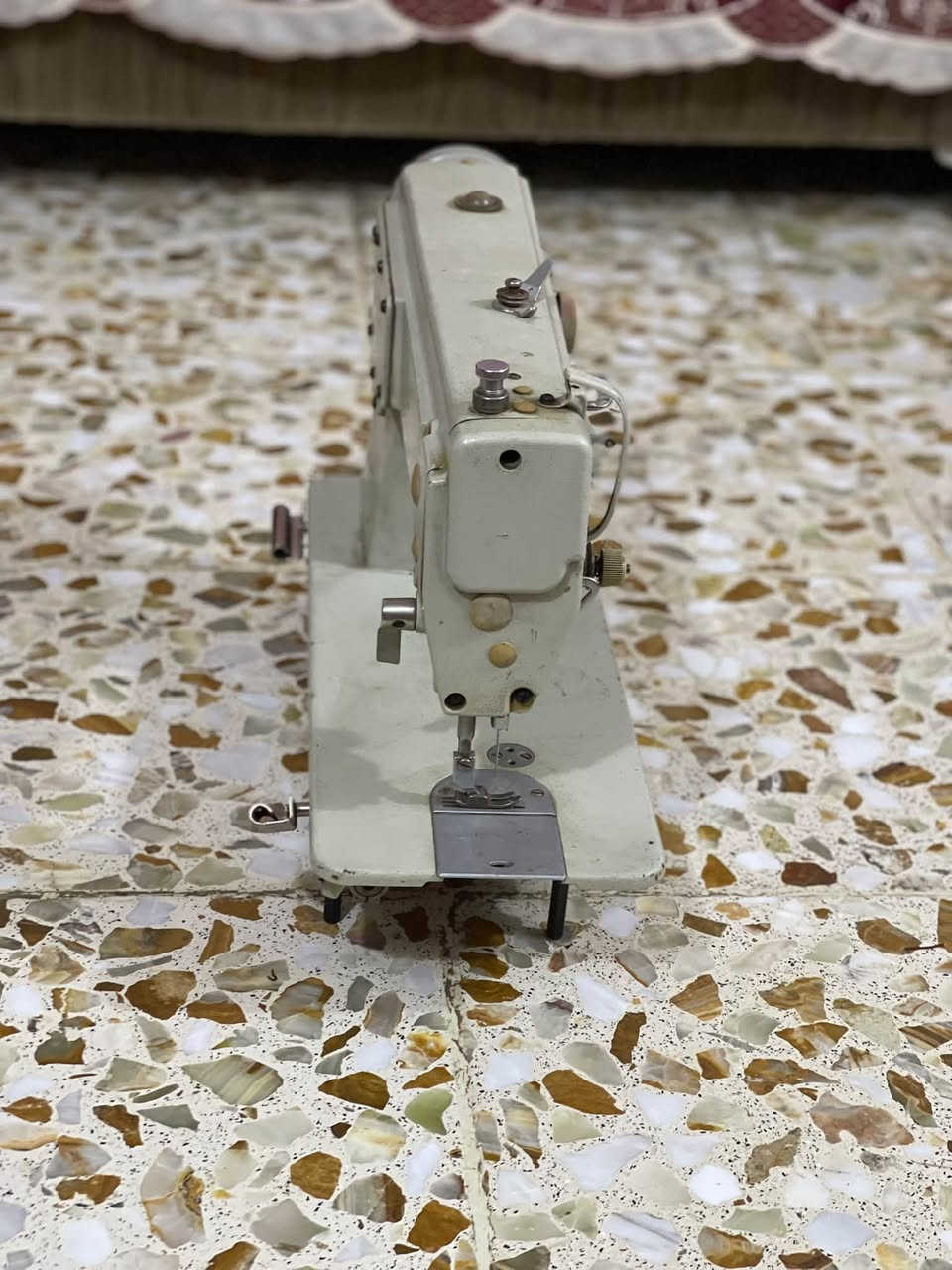 سلام عليكم مكينه خياطه البيع سعر 200 عنوان بغداد دوره جمعيه خير الله ***********
