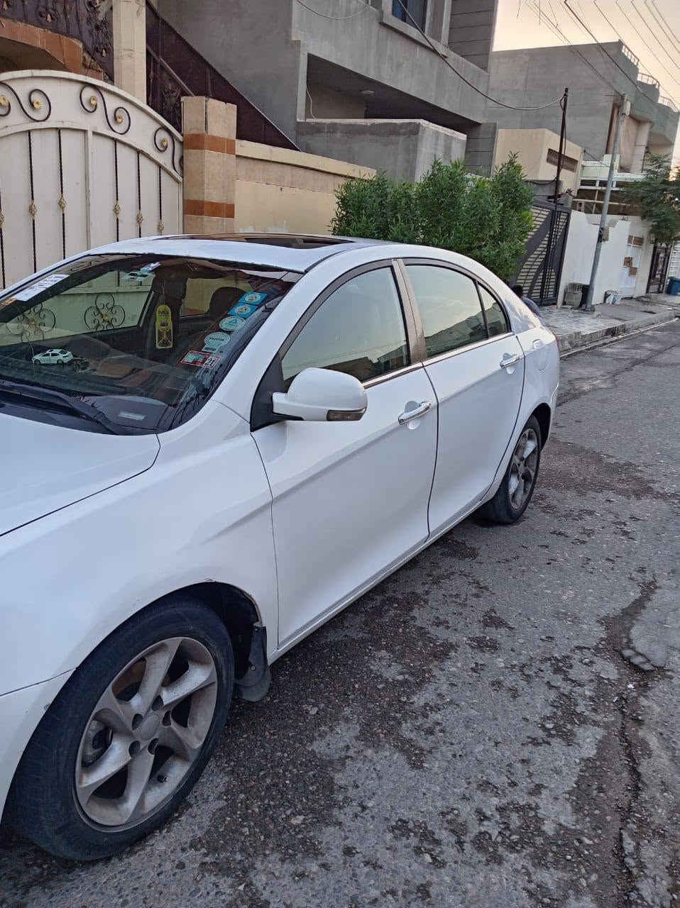للبيع
EMGRAND    C7       2013
🔸محرك 1800 كورولا نحله بلادي
🔸كير اوتوماتيك كورولا بلادي
🔸بدون اي قطره صبغ ومعجون بيها فقط مكانين حگ شبر بارد 
🔸سقف سلايت
🔸اشاير بالمري
🔸باتري جديد 
🔸تخم تايرات جديد 
🔸ارضيه جلد 
🔸كشنات جلد
🔸تبريد 
سياره ما ناقصها شي بوجهك للشارع 
سنويه لغاية 2029
بطاقة بانزين بيها
رقم كركوك دولي
السعر 63 وبيها مجال 

مكاني كركوك حي العسكري 
***********
رجاء مو شراي لا تعبني والسوك كلشي بي
