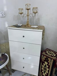 للبيع سعر ٣٠٠وبيه مجال اتصال عل هاذه رقم واتساب 07721449661