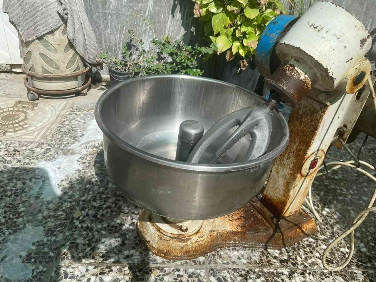عجانة كهربائية شغالة للبيع بغداد الامين من 15كيلو الى 20لتواصل على الرقم *********** السعر 150 الف
